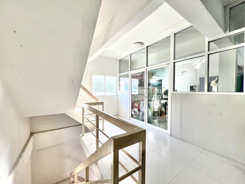 ขาย - ขายถูกอาคารพาณิชย์ 2 คูหา 4 ชั้น 70 ตารางวา ทำเลดี ใกล้ BTS แบริ่ง เดินทางสะดวกหลายเส้นทาง, สมุทรปราการ