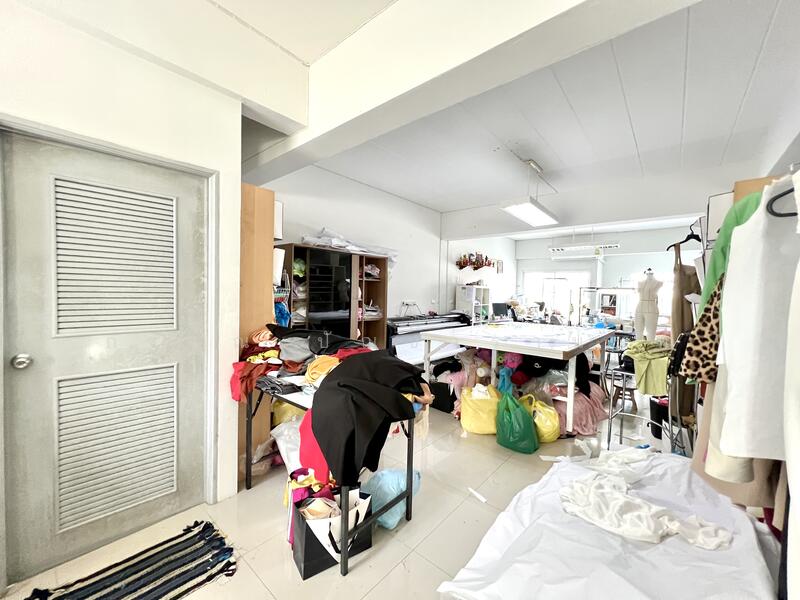 ขาย - ขายถูกอาคารพาณิชย์ 2 คูหา 4 ชั้น 70 ตารางวา ทำเลดี ใกล้ BTS แบริ่ง เดินทางสะดวกหลายเส้นทาง, สมุทรปราการ