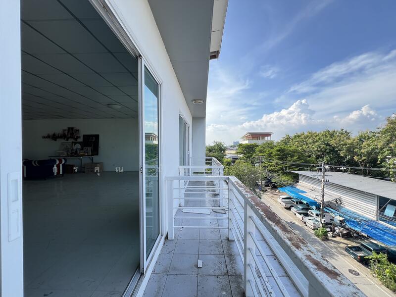 ขาย - ขายถูกอาคารพาณิชย์ 2 คูหา 4 ชั้น 70 ตารางวา ทำเลดี ใกล้ BTS แบริ่ง เดินทางสะดวกหลายเส้นทาง, สมุทรปราการ