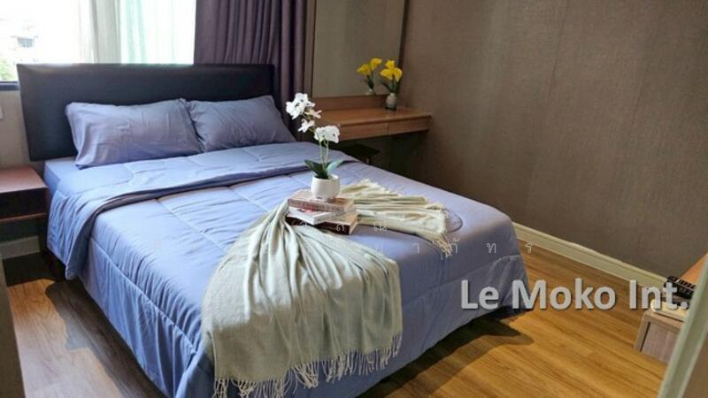 Bright big bed room