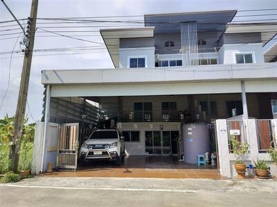 ขาย - บ้านเเฝด 3 ชั้น 52.8 ตร.ว. บ้านแฝด ซอยคลองสาม9/11 ถนนพหลโยธิน ถนนเลียบคลองสาม ถนนคลองหลวง, ปทุมธานี