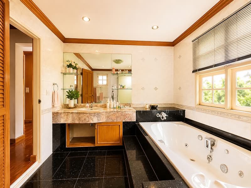 Baan Ladawan Lakoon Rangsit, Pathum Thani, Rangsit-Pathum Thani Road, Ban Klang, Muang Pathum Thani, Pathum Thani, 6 Bedrooms, 735 sqm, Single Detached House For Sale, by Parinthida Sawuddisopakaykul, 500008307 - DDproperty.com