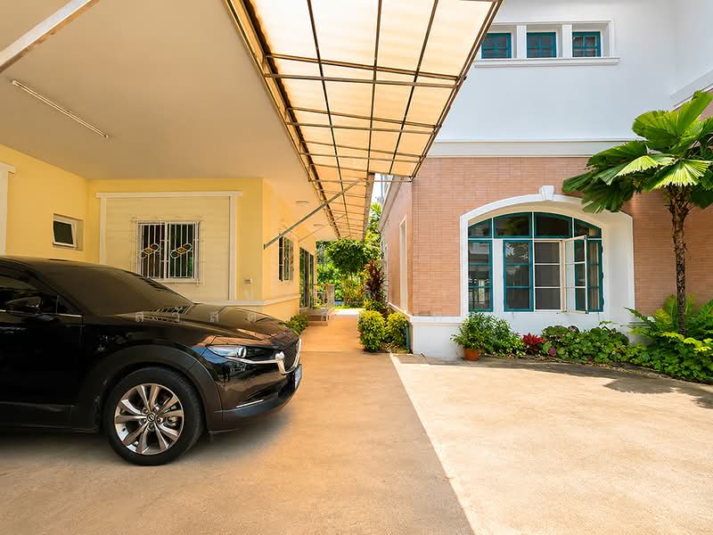 Baan Ladawan Lakoon Rangsit, Pathum Thani, Rangsit-Pathum Thani Road, Ban Klang, Muang Pathum Thani, Pathum Thani, 6 Bedrooms, 735 sqm, Single Detached House For Sale, by Parinthida Sawuddisopakaykul, 500008307 - DDproperty.com