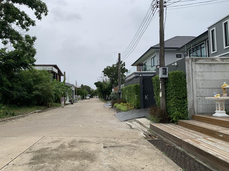 ขาย - ที่ดิน ม.คชา ใกล้สวน ร.9 (2 กม.)ถนนเฉลิมพระเกียรติ ร.9 ซอย 28 เขตประเวศ, กรุงเทพ