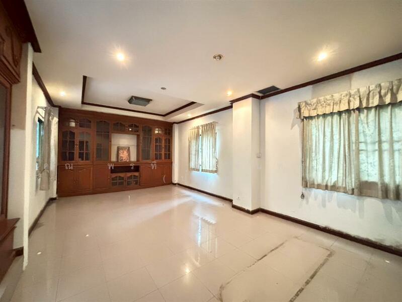 บ้านเดี่ยว หมู่บ้านกฤษดานคร 17 ซอยพุทธมณฑลสาย3 ซอย19, Bangkok, ถนนพุทธมณฑลสาย3, Sala Thammasop, Thawi Watthana, Bangkok, 7 Bedrooms, 420 sqm, Single Detached House For Sale, by คุณ พรทิพย์ จันทร์หา (ปุ๋ย), 500008627 - DDproperty.com