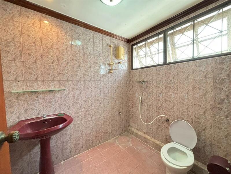 บ้านเดี่ยว หมู่บ้านกฤษดานคร 17 ซอยพุทธมณฑลสาย3 ซอย19, กรุงเทพ, ถนนพุทธมณฑลสาย3, ศาลาธรรมสพน์, ทวีวัฒนา, กรุงเทพ, 420 ตร.ม., บ้านเดี่ยว ขาย, โดย คุณ พรทิพย์ จันทร์หา (ปุ๋ย), 500008627 - DDproperty.com