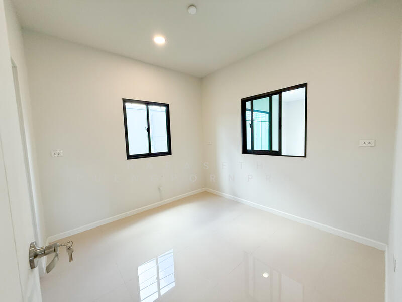 แกรนด์ บริทาเนีย กรุงเทพกรีฑา – สุวรรณภูมิ​, Bangkok, ร่มเกล้า, Khlong Sam Prawet, Lat Krabang, Bangkok, 4 Bedrooms, 300 sqm, Single Detached House For Sale, by Naraseth Puengpornprom, 500008987 - DDproperty.com