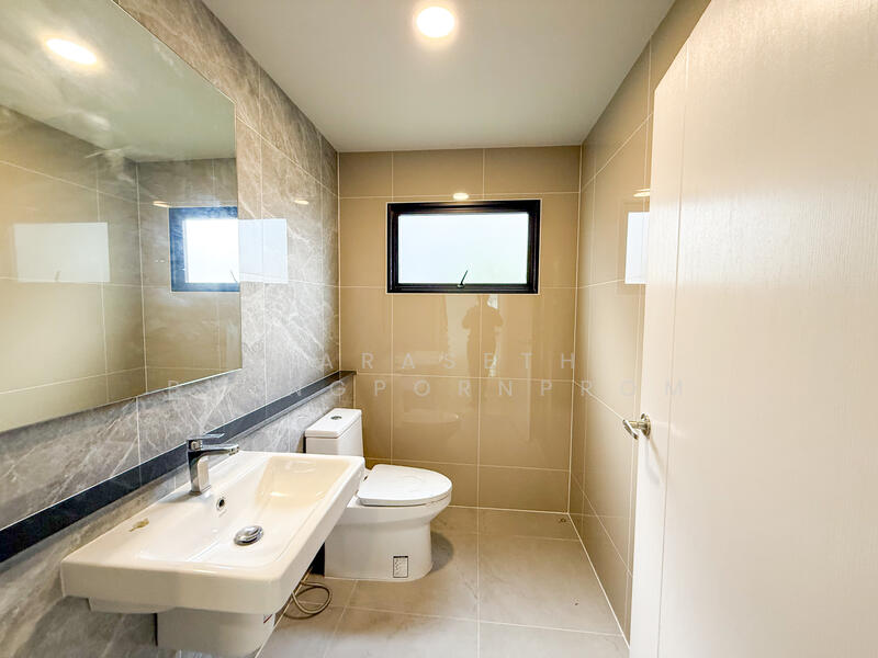 แกรนด์ บริทาเนีย กรุงเทพกรีฑา – สุวรรณภูมิ​, Bangkok, ร่มเกล้า, Khlong Sam Prawet, Lat Krabang, Bangkok, 4 Bedrooms, 300 sqm, Single Detached House For Sale, by Naraseth Puengpornprom, 500008987 - DDproperty.com