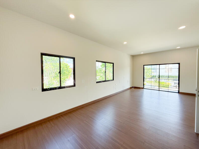 แกรนด์ บริทาเนีย กรุงเทพกรีฑา – สุวรรณภูมิ​, Bangkok, ร่มเกล้า, Khlong Sam Prawet, Lat Krabang, Bangkok, 4 Bedrooms, 300 sqm, Single Detached House For Sale, by Naraseth Puengpornprom, 500008987 - DDproperty.com