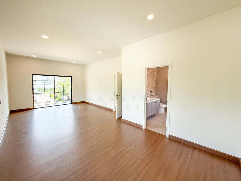 แกรนด์ บริทาเนีย กรุงเทพกรีฑา – สุวรรณภูมิ​, Bangkok, ร่มเกล้า, Khlong Sam Prawet, Lat Krabang, Bangkok, 4 Bedrooms, 300 sqm, Single Detached House For Sale, by Naraseth Puengpornprom, 500008987 - DDproperty.com