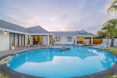 ขาย - Luxury Pool Villa 3 Bedrooms For Sale in Mabprachan, ชลบุรี