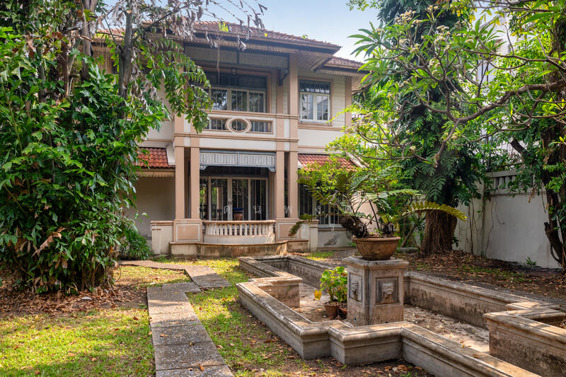 ขาย - ที่ดิน 246 ตร.วา พร้อมบ้านสไตล์โคโลเนียล ใจกลางบางนา ใกล้Mall, กรุงเทพ