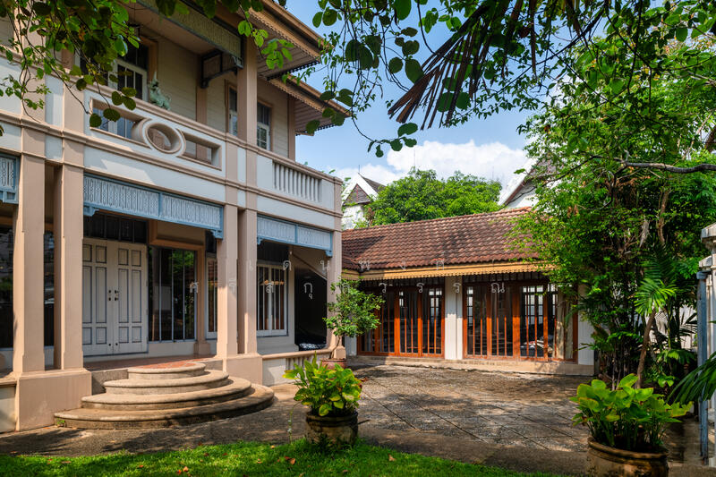 ขาย - ที่ดิน 246 ตร.วา พร้อมบ้านสไตล์โคโลเนียล ใจกลางบางนา ใกล้Mall, กรุงเทพ