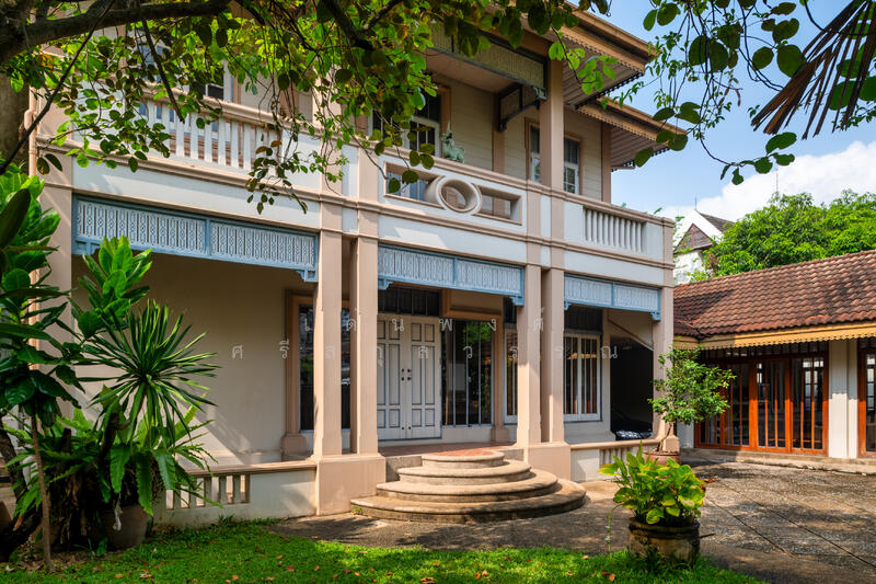 ขาย - ที่ดิน 246 ตร.วา พร้อมบ้านสไตล์โคโลเนียล ใจกลางบางนา ใกล้Mall, กรุงเทพ