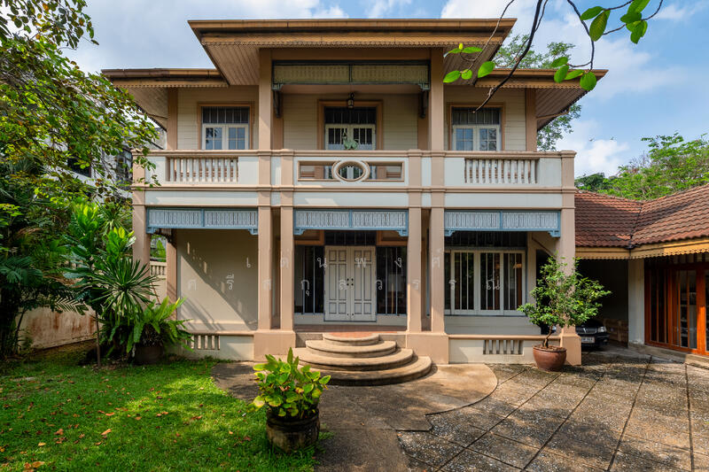 ขาย - ที่ดิน 246 ตร.วา พร้อมบ้านสไตล์โคโลเนียล ใจกลางบางนา ใกล้Mall, กรุงเทพ