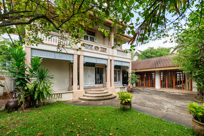 ขาย - ที่ดิน 246 ตร.วา พร้อมบ้านสไตล์โคโลเนียล ใจกลางบางนา ใกล้Mall, กรุงเทพ