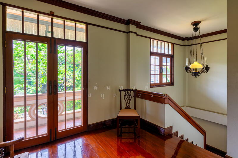 ขาย - ที่ดิน 246 ตร.วา พร้อมบ้านสไตล์โคโลเนียล ใจกลางบางนา ใกล้Mall, กรุงเทพ