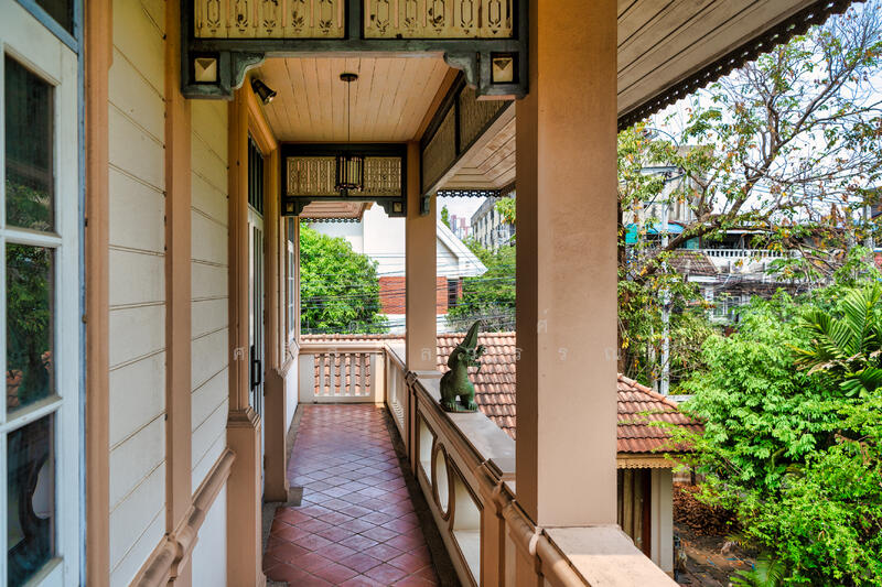 ขาย - ที่ดิน 246 ตร.วา พร้อมบ้านสไตล์โคโลเนียล ใจกลางบางนา ใกล้Mall, กรุงเทพ