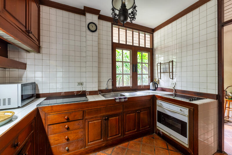 ขาย - ที่ดิน 246 ตร.วา พร้อมบ้านสไตล์โคโลเนียล ใจกลางบางนา ใกล้Mall, กรุงเทพ