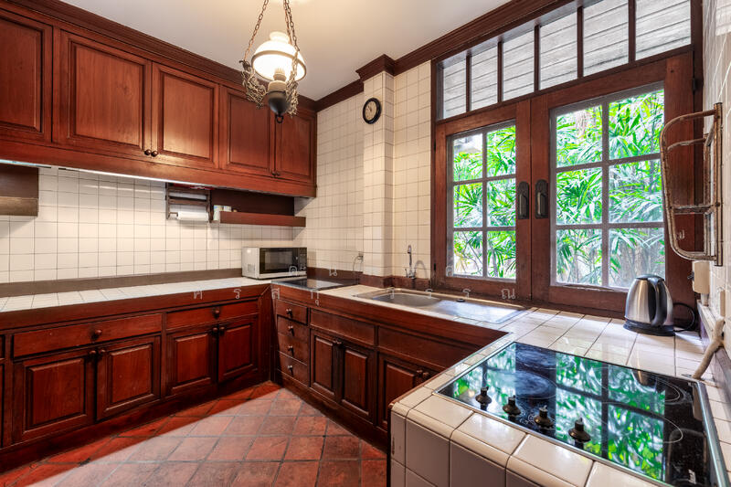 ขาย - ที่ดิน 246 ตร.วา พร้อมบ้านสไตล์โคโลเนียล ใจกลางบางนา ใกล้Mall, กรุงเทพ