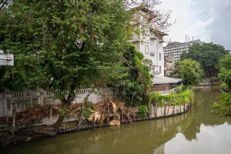 ขาย - ที่ดิน 246 ตร.วา พร้อมบ้านสไตล์โคโลเนียล ใจกลางบางนา ใกล้Mall, กรุงเทพ