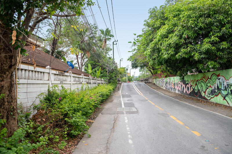 ขาย - ที่ดิน 246 ตร.วา พร้อมบ้านสไตล์โคโลเนียล ใจกลางบางนา ใกล้Mall, กรุงเทพ