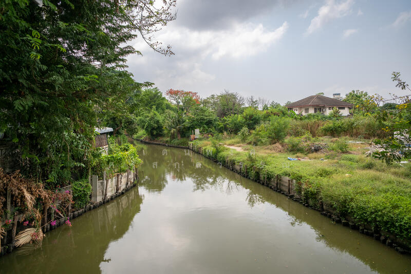 ขาย - ที่ดิน 246 ตร.วา พร้อมบ้านสไตล์โคโลเนียล ใจกลางบางนา ใกล้Mall, กรุงเทพ