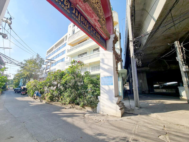 ขาย - อาคารสำนักงาน สะพานพระราม 7 ภายในอาคารมีที่จอดรถอลังการ เปิดกิจการต่อได้เลย, กรุงเทพ