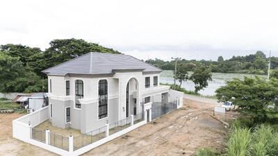 ขาย - 𝐏𝐑𝐈𝐌𝐄 𝐋𝐀𝐊𝐄 วงแหวนแอร์พอร์ต-อุดรธานี เปิดดีไซน์ แบบ บ้าน “HARMONY” คฤหาสน์หรูทันสมัย, อุดรธานี