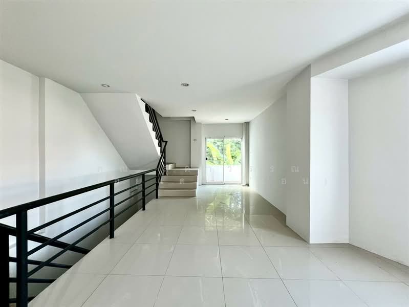 For Sale - อาคารพาณิชย์ 3 ชั้น 63.6 ตร.ว. อาคารพาณิชย์ ซอยรามอินทรา21 ถนนรามอินทรา, Bangkok