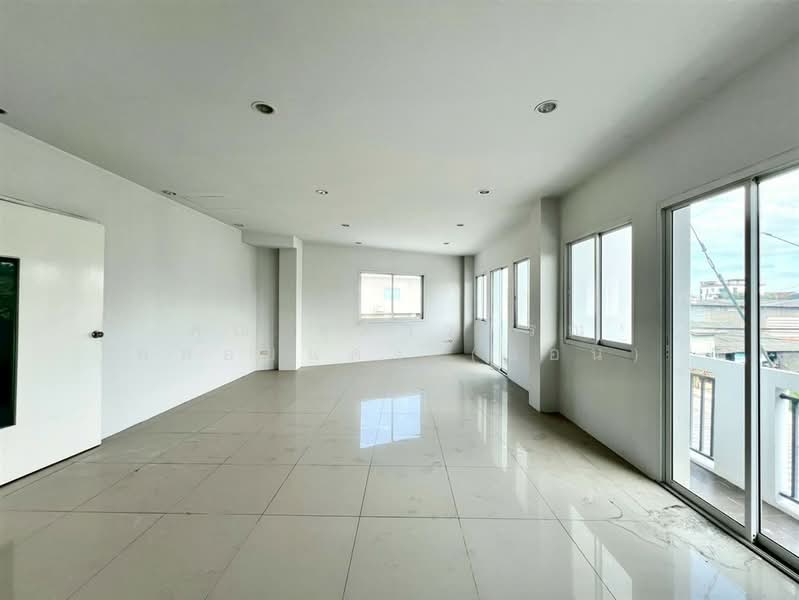 อาคารพาณิชย์ 3 ชั้น 63.6 ตร.ว. อาคารพาณิชย์ ซอยรามอินทรา21 ถนนรามอินทรา, กรุงเทพ, อนุสาวรีย์, บางเขน, กรุงเทพ, 260 ตร.ม., ตึกแถว-อาคารพาณิชย์ ขาย, โดย คุณ สุดาวรรณ พลอยแดง (แอน), 500010455 - DDproperty.com