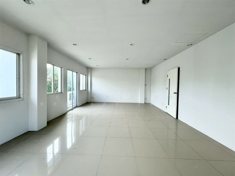 อาคารพาณิชย์ 3 ชั้น 63.6 ตร.ว. อาคารพาณิชย์ ซอยรามอินทรา21 ถนนรามอินทรา, กรุงเทพ, อนุสาวรีย์, บางเขน, กรุงเทพ, 260 ตร.ม., ตึกแถว-อาคารพาณิชย์ ขาย, โดย คุณ สุดาวรรณ พลอยแดง (แอน), 500010455 - DDproperty.com