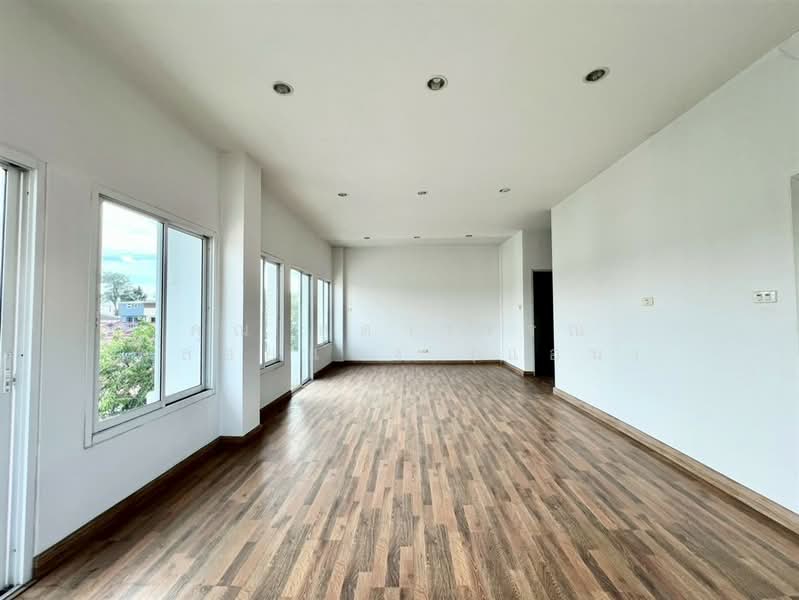 For Sale - อาคารพาณิชย์ 3 ชั้น 63.6 ตร.ว. อาคารพาณิชย์ ซอยรามอินทรา21 ถนนรามอินทรา, Bangkok