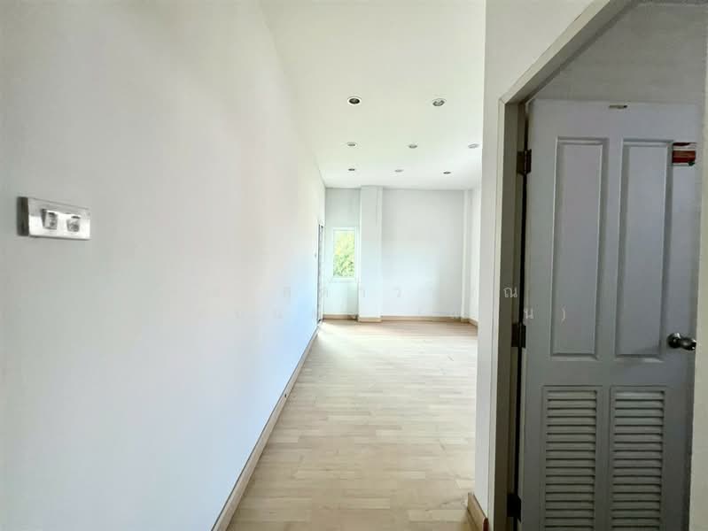 For Sale - อาคารพาณิชย์ 3 ชั้น 63.6 ตร.ว. อาคารพาณิชย์ ซอยรามอินทรา21 ถนนรามอินทรา, Bangkok