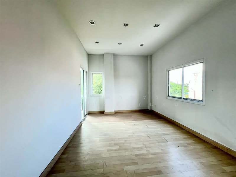 For Sale - อาคารพาณิชย์ 3 ชั้น 63.6 ตร.ว. อาคารพาณิชย์ ซอยรามอินทรา21 ถนนรามอินทรา, Bangkok