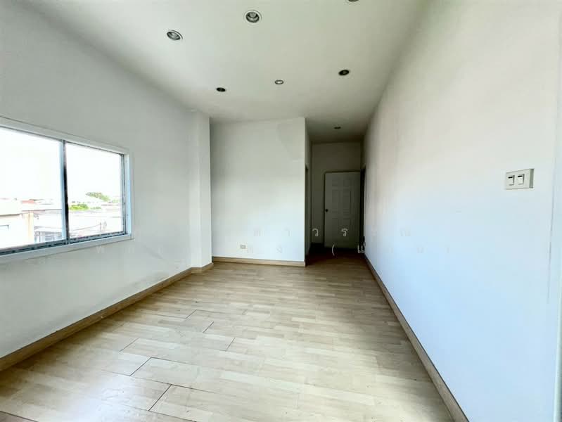 For Sale - อาคารพาณิชย์ 3 ชั้น 63.6 ตร.ว. อาคารพาณิชย์ ซอยรามอินทรา21 ถนนรามอินทรา, Bangkok