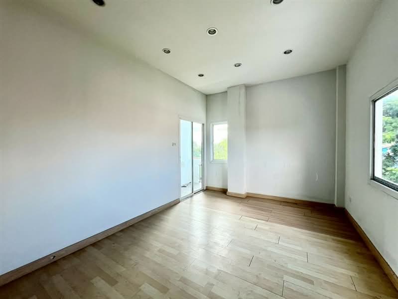 For Sale - อาคารพาณิชย์ 3 ชั้น 63.6 ตร.ว. อาคารพาณิชย์ ซอยรามอินทรา21 ถนนรามอินทรา, Bangkok