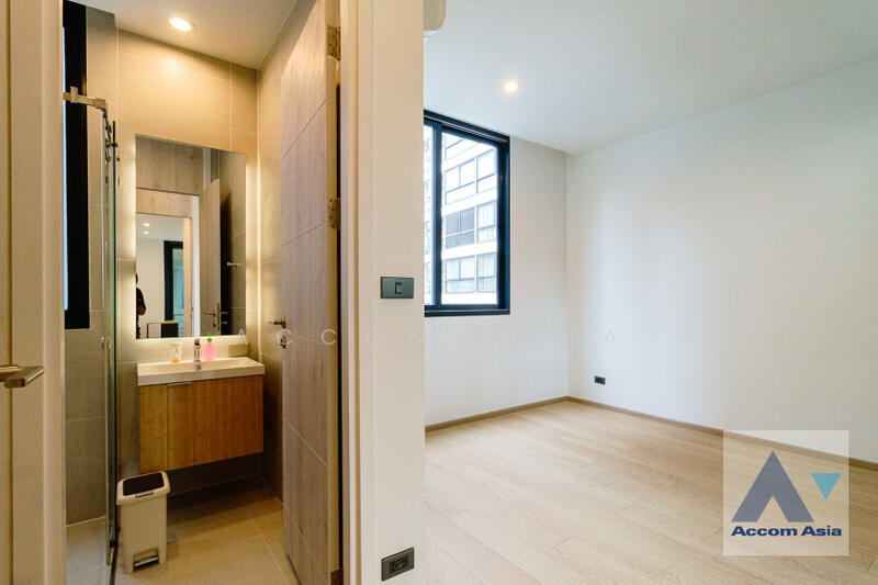 ให้เช่า - Pet friendly 4 Bedrooms Townhouse for Sale and Rent in Sukhumvit, Bangkok near BTS Bang Chak at Lux, กรุงเทพ