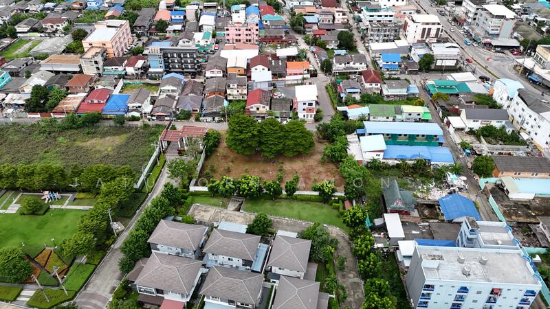 For Sale - ขายที่ดินถมแล้ว ซอยพระยาสุเรนทร์21 แยก3 เนื้อที่ 514 ตารางวา, Bangkok