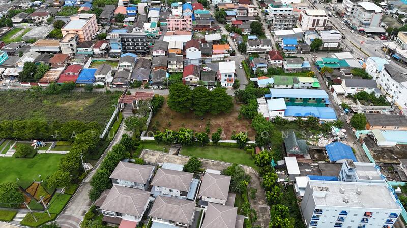 For Sale - ขายที่ดินถมแล้ว ซอยพระยาสุเรนทร์21 แยก3 เนื้อที่ 514 ตารางวา, Bangkok