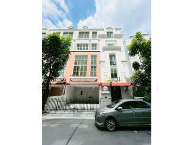 ขาย - Baan Klang Krung Thonglor : บ้านกลางกรุงทองหล่อ, กรุงเทพ