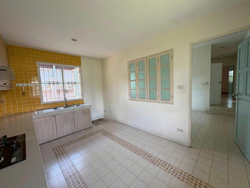 For Sale - ขายบ้านเดี่ยวหลังหัวมุม หมู่บ้านเมืองทอง 4 (SPSJN234), Bangkok