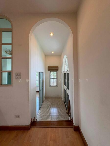 ขาย - ขายบ้านเดี่ยวหลังหัวมุม หมู่บ้านเมืองทอง 4 (SPSJN234), กรุงเทพ