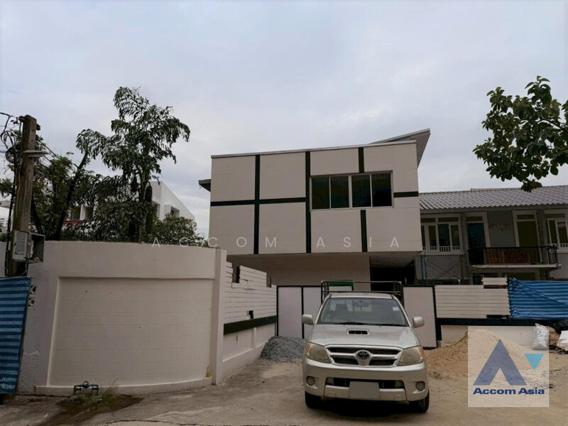 For Rent - Home Office House for Rent in Sukhumvit, Bangkok near BTS Ekkamai (AA44853), Bangkok