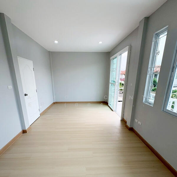 ขาย - Paravee Petchkasem 63 : บ้านปารวีร์ เพชรเกษม 63, กรุงเทพ