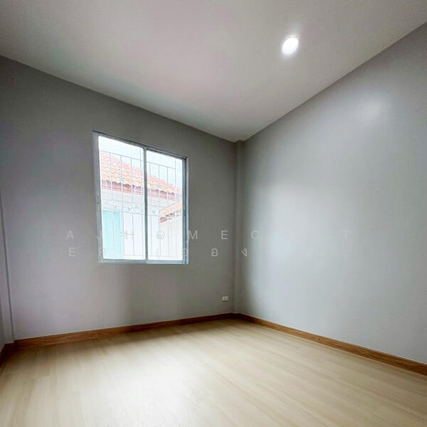 ขาย - Paravee Petchkasem 63 : บ้านปารวีร์ เพชรเกษม 63, กรุงเทพ