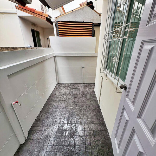 ขาย - Paravee Petchkasem 63 : บ้านปารวีร์ เพชรเกษม 63, กรุงเทพ