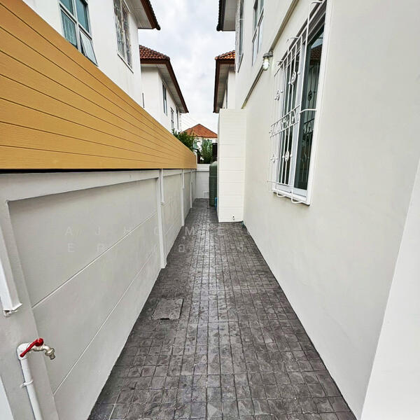 ขาย - Paravee Petchkasem 63 : บ้านปารวีร์ เพชรเกษม 63, กรุงเทพ