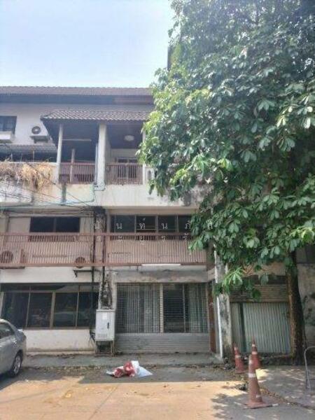 ขาย - ตำนานโฟล์ครีเทิร์นเชียงใหม่, เชียงใหม่