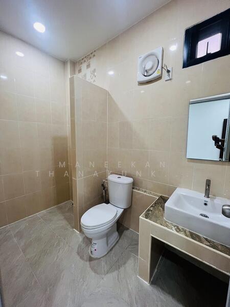 ห้องน้ำในห้องนอนใหญ่